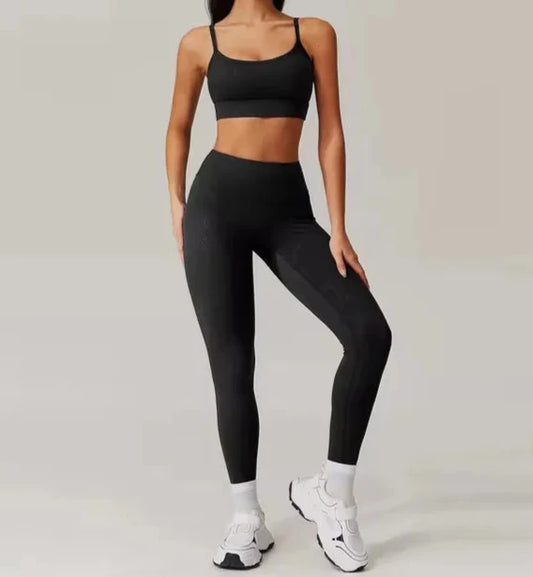 Conjunto Deportivo Con Top De Tiritas Finas Y Calza Ref: 1052