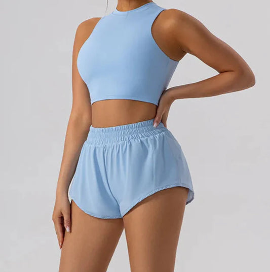 Conjunto Deportivo Con Top Cropped De Cuello Alto Y Short Ref: 1066